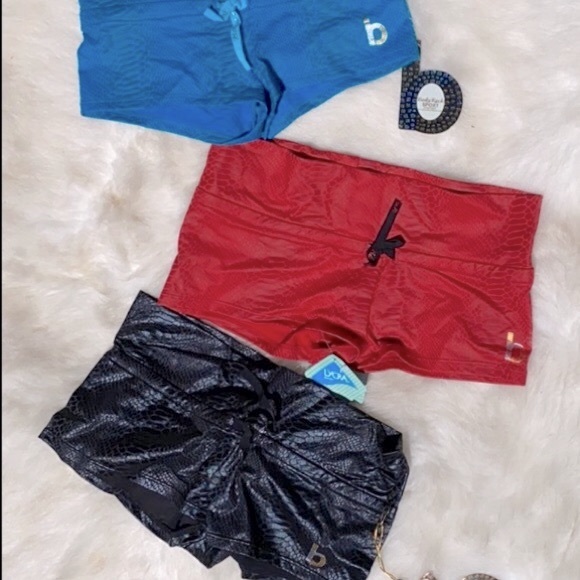 🐍SnakeSkin Dance Booty Shorts - Picture 2 of 11